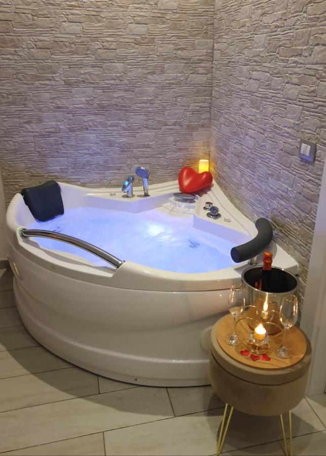 הוילה סירקוזה Momenti E Wellness מראה חיצוני תמונה